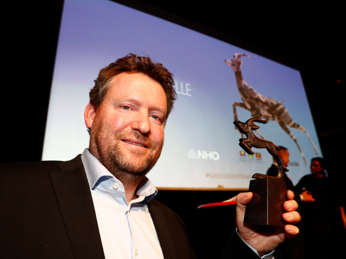 Daglig leder i LetSea AS, Kristian Johnsen, med prisen som Årets Gaselle. Foto: Terje Pedersen / NTB scanpix